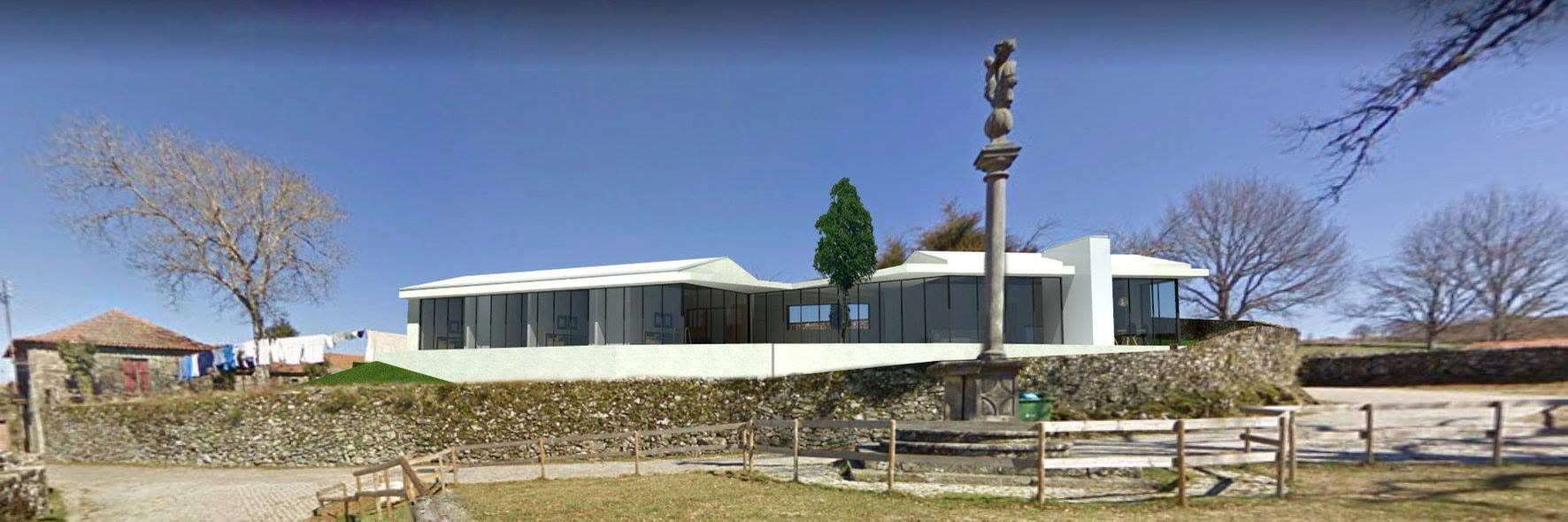 Casa acabada implantada na encosta