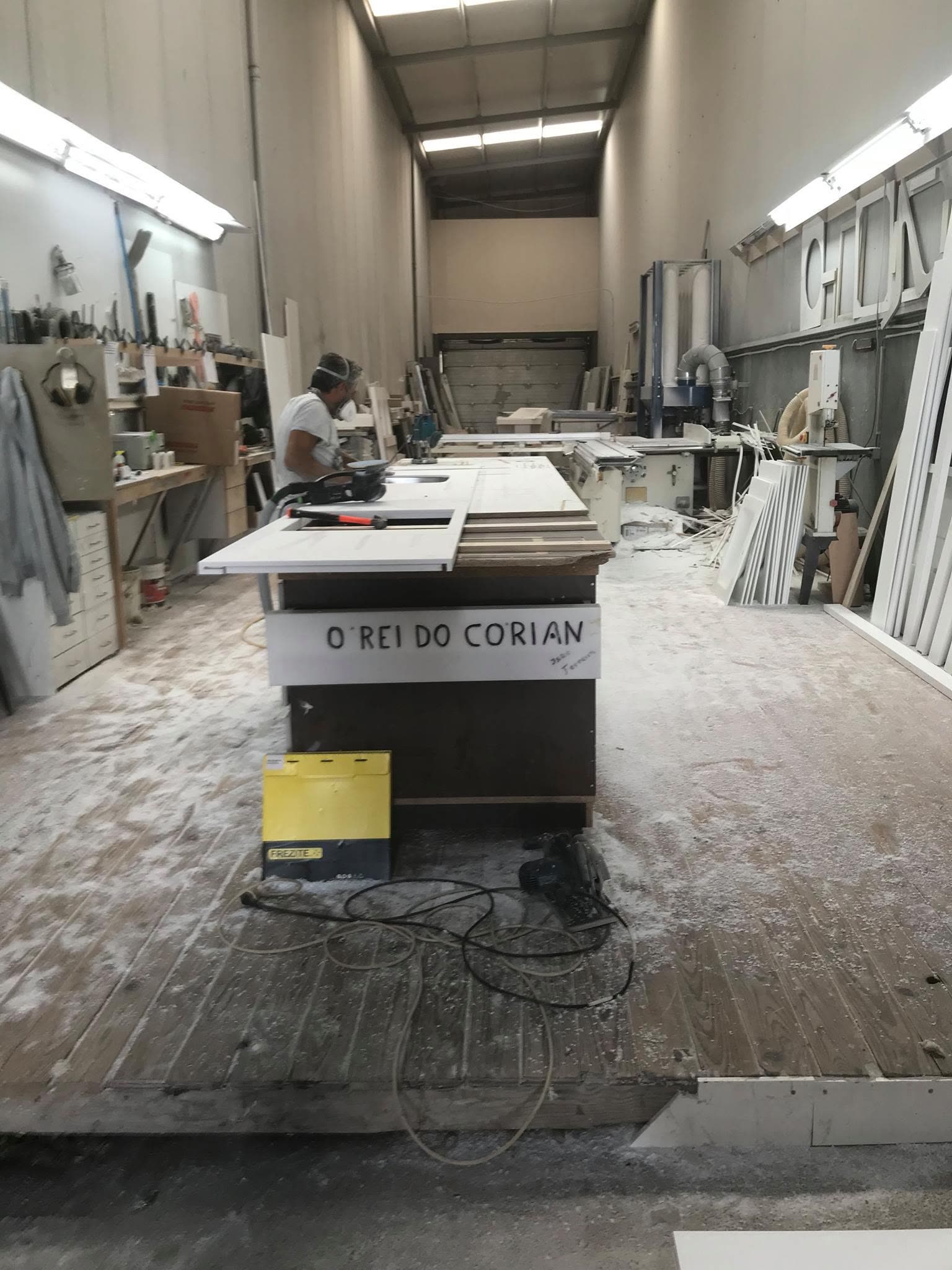 Bancada de Corian em fabrico na oficina