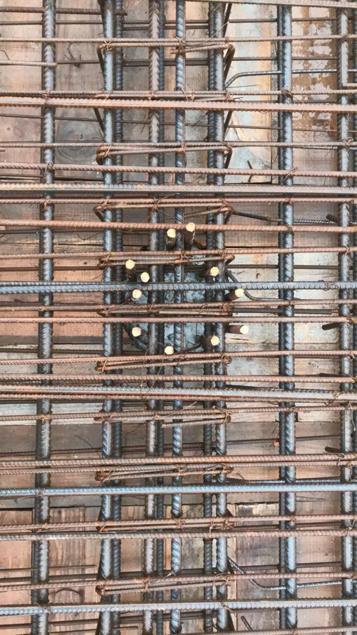 Malha de ferro de armadura antes da betonagem